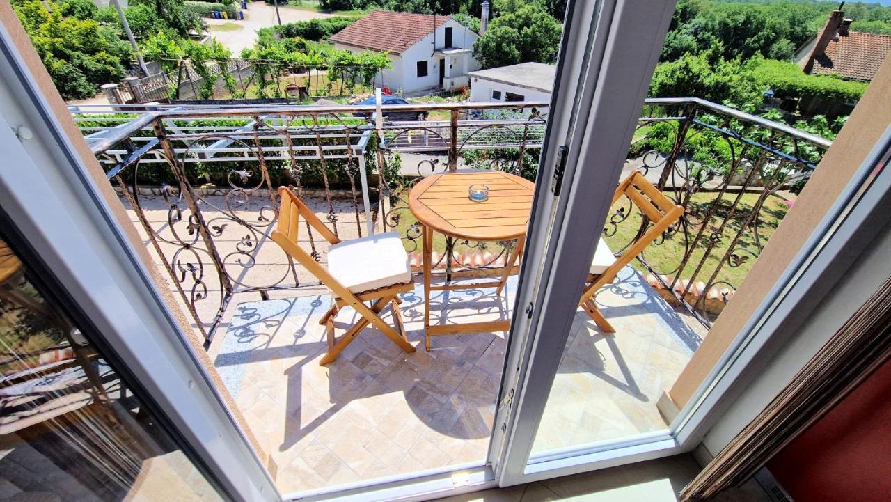 Apartments Pinezic Skrbcici Екстер'єр фото