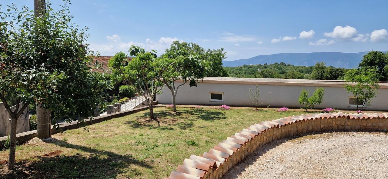 Apartments Pinezic Skrbcici Екстер'єр фото