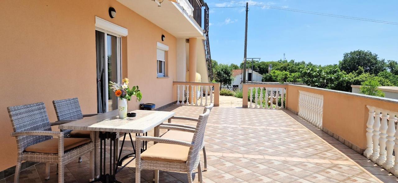 Apartments Pinezic Skrbcici Екстер'єр фото